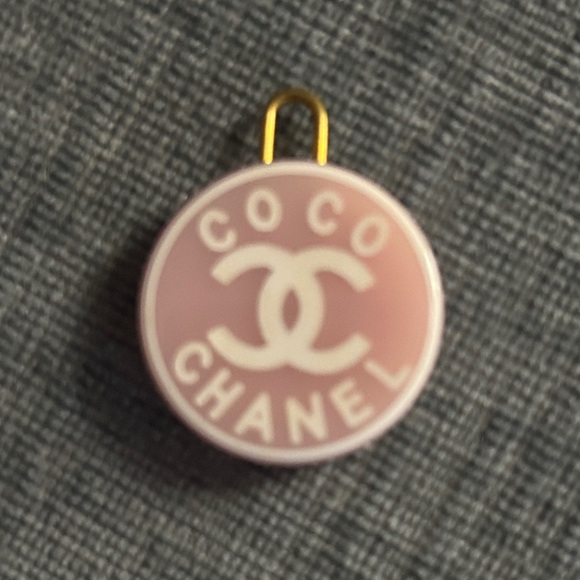 CHANEL CC Pink and Cream Logo Charm / Zipper Pull - Picture 1 of 4